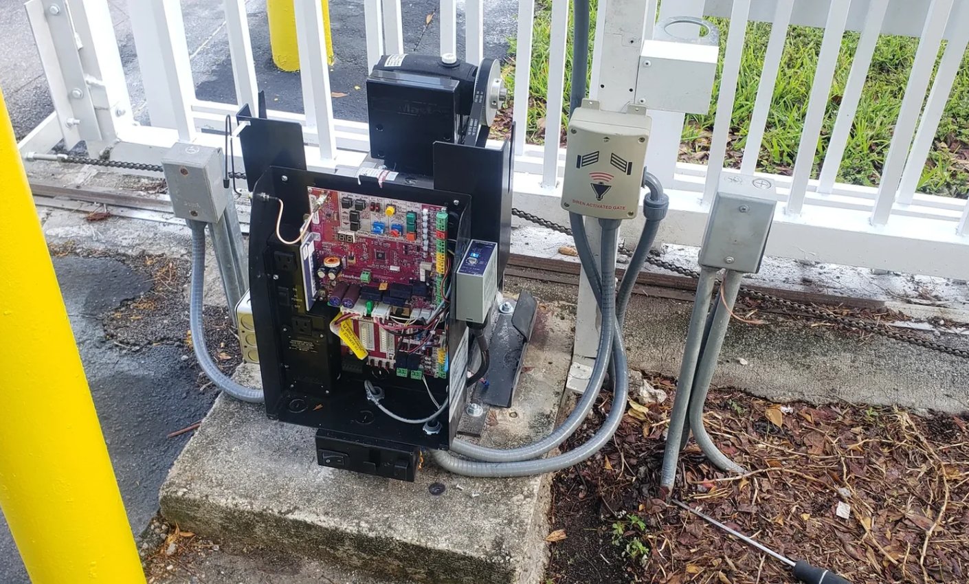 Commercial Gate Access Control in Miami: Barriers, Readers, and Integration