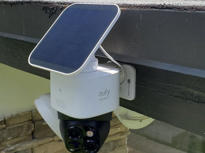 PTZ Solar Camera on Backyard