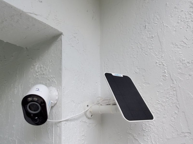 Video Surveillance Camera with Solar Panel Reolink