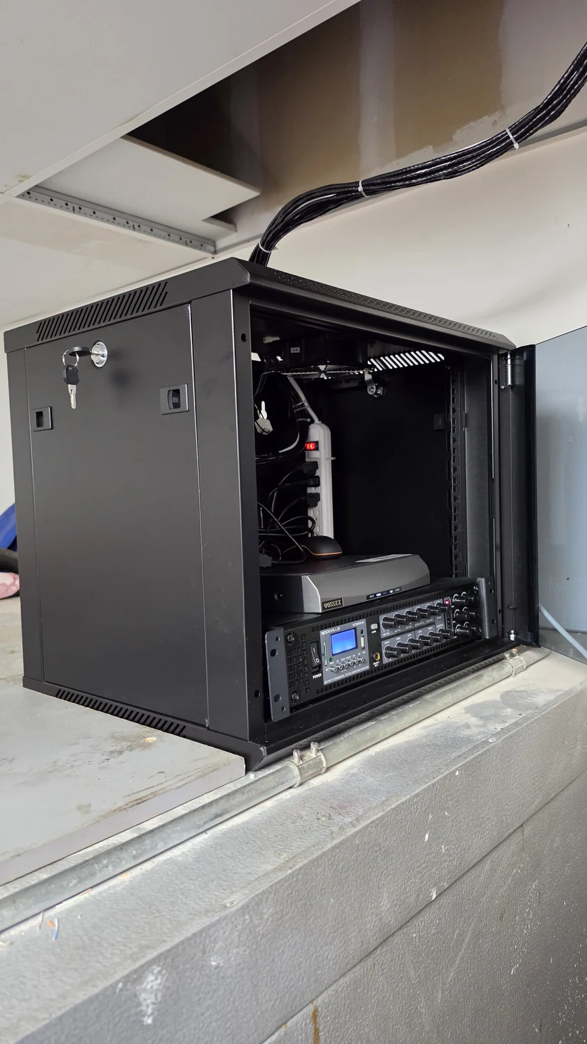 Compact wall-mounted cabinet with network equipment